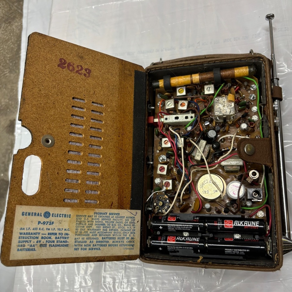 Vtg GE General Electric Portable Radio AM/FM Transistor P-975F Tested-Works - Picture 12 of 14